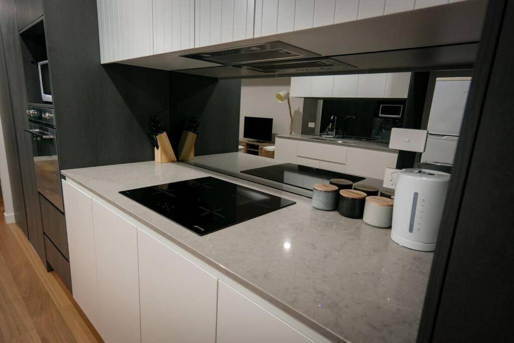 Braddon 1br Apt, Wifi, Secure Parking, Amazing Location * Canberra